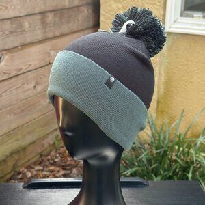Mountain Hardwear Gas Station Eco F22 Pom Pom Beanie Hat Unisex Green Black New